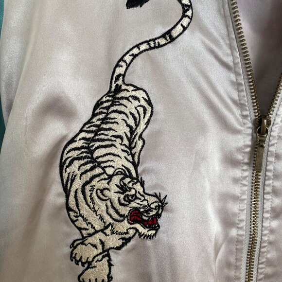 Vintage-Style Standard Issue Embroidered Tiger Souvenir Bomber Jacket XL Satin S - Picture 5 of 9